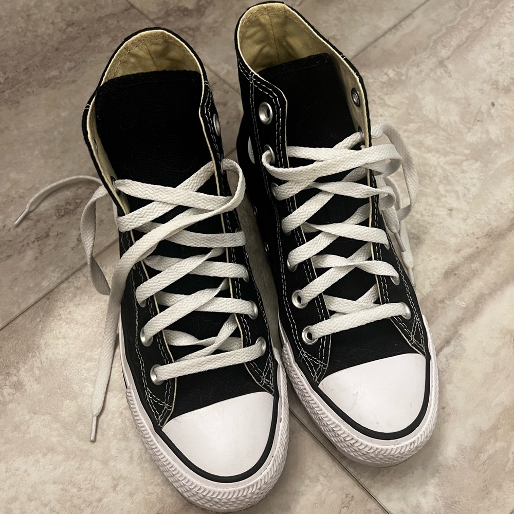 Converse, women’s size 7